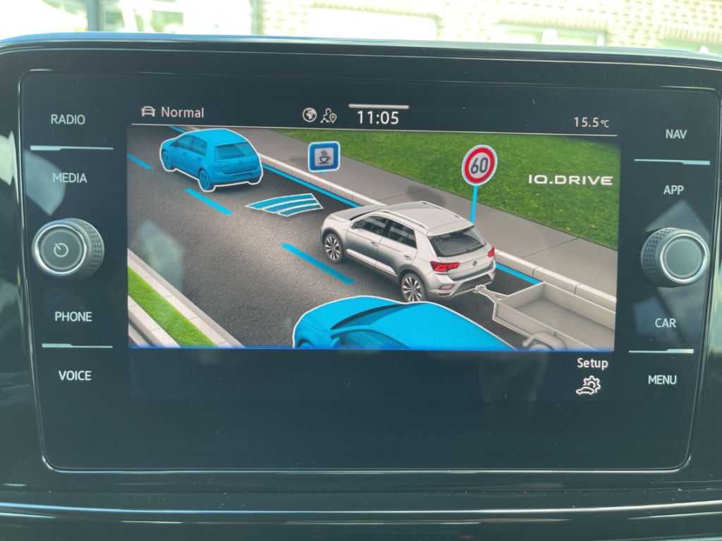 Fahrzeugabbildung Volkswagen T-Roc 1.5 DSG R-Line LED Navi AHK Kamera Keyless
