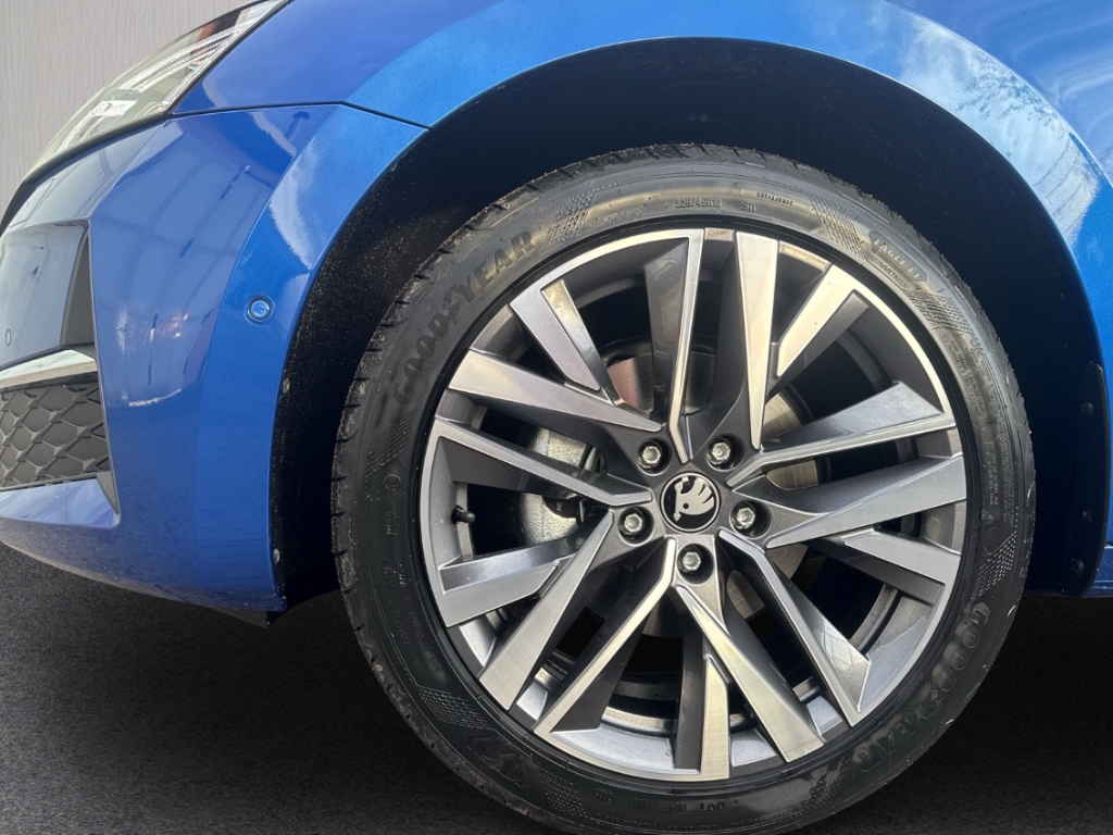 Fahrzeugabbildung SKODA Octavia Combi 1.5 TSI mHEV BALANCE ACC AHK 360 HUD SHZ LHZ