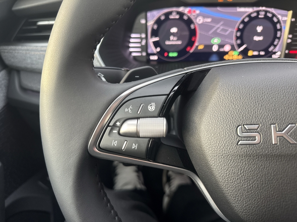 Fahrzeugabbildung SKODA Octavia Combi 1.5 TSI mHEV BALANCE ACC AHK 360 HUD SHZ LHZ