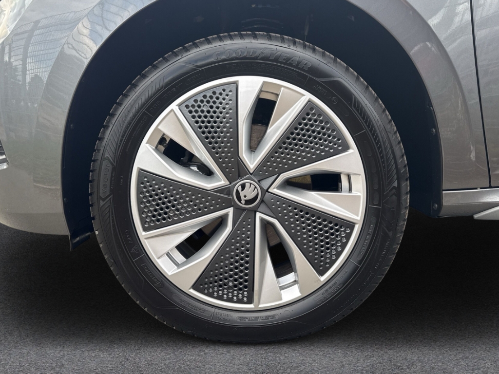 Fahrzeugabbildung SKODA Kamiq 1.0 TSI DSG 130 Jahre Premium AHK Pano Kamera
