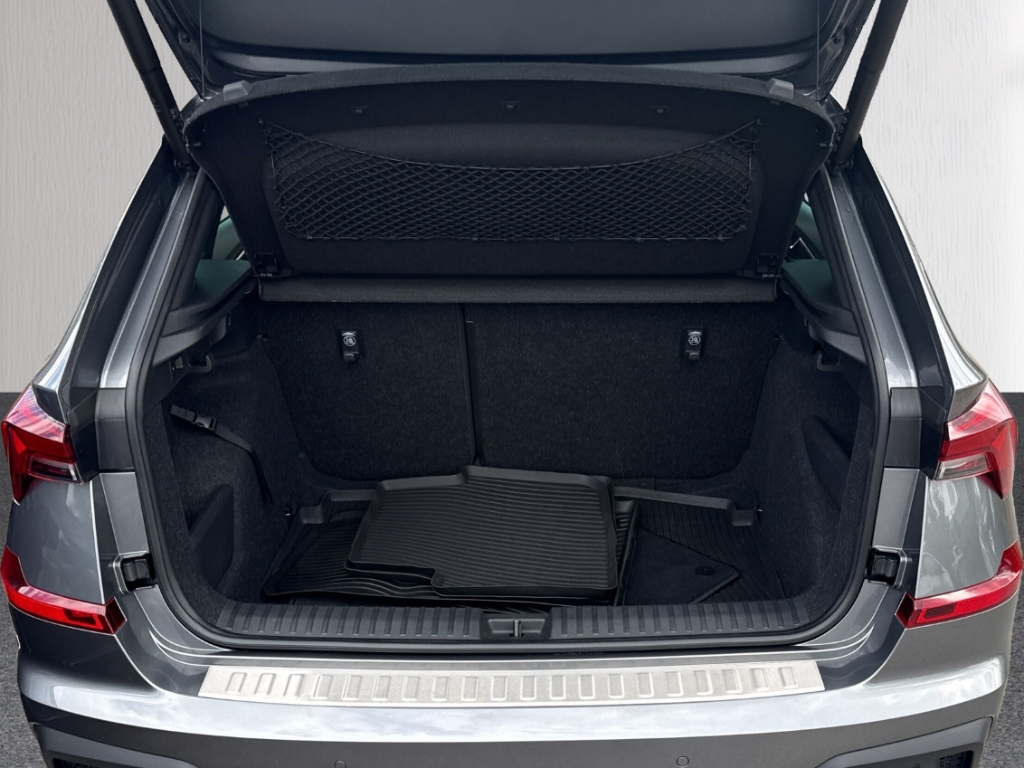 Fahrzeugabbildung SKODA Kamiq 1.0 TSI DSG 130 Jahre Premium AHK Pano Kamera