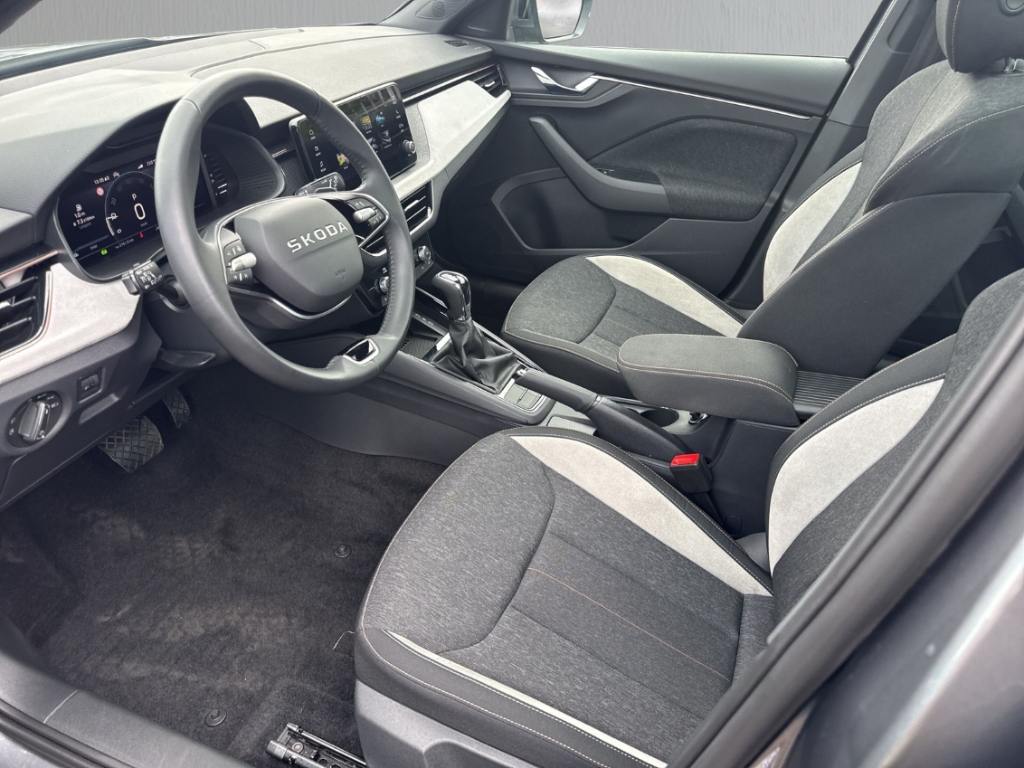 Fahrzeugabbildung SKODA Kamiq 1.0 TSI DSG 130 Jahre Premium AHK Pano Kamera