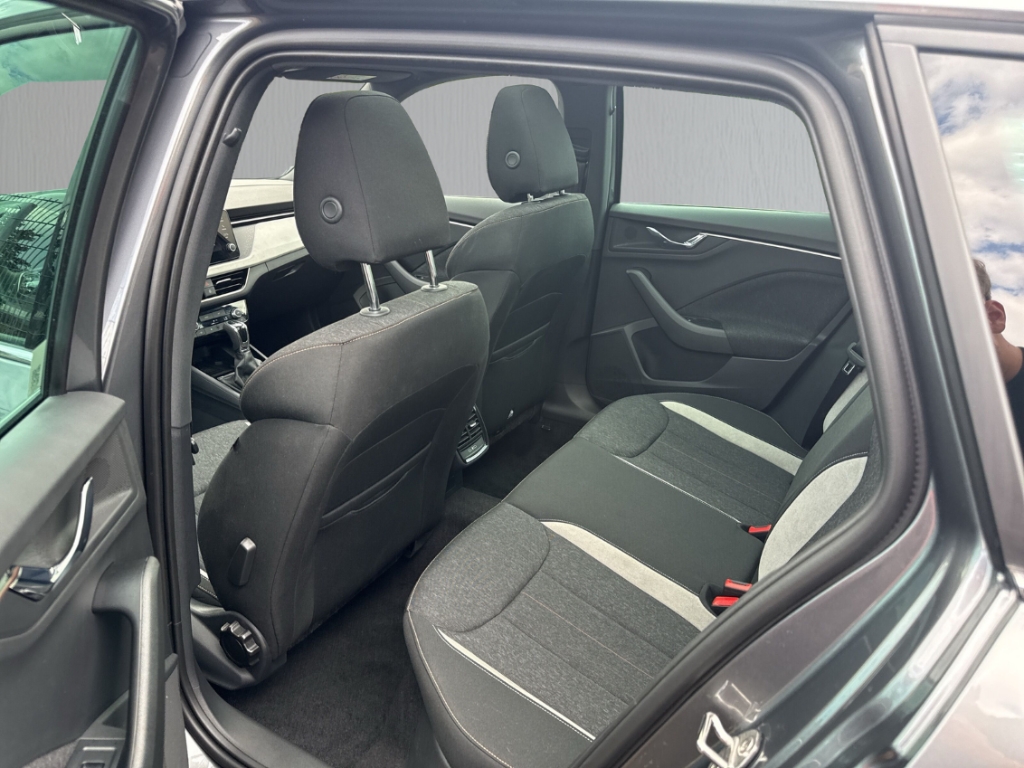 Fahrzeugabbildung SKODA Kamiq 1.0 TSI DSG 130 Jahre Premium AHK Pano Kamera
