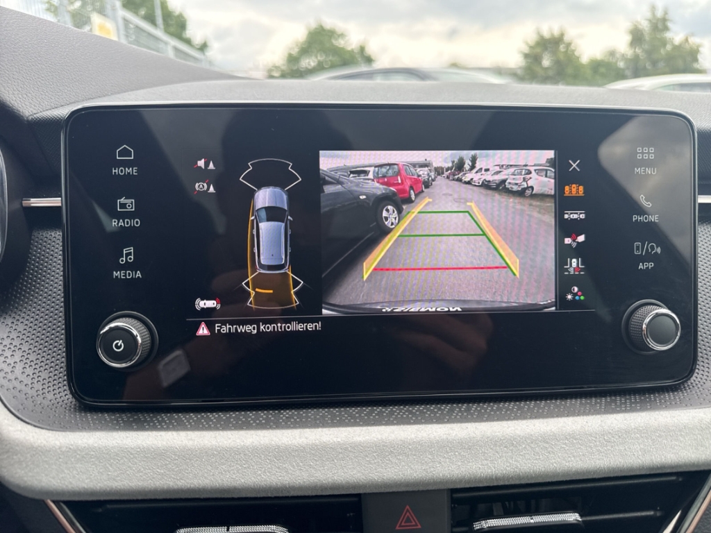 Fahrzeugabbildung SKODA Kamiq 1.0 TSI DSG 130 Jahre Premium AHK Pano Kamera