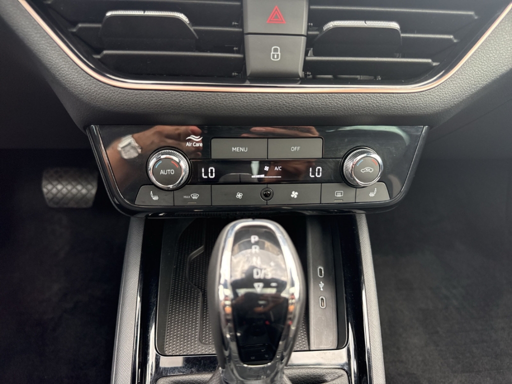 Fahrzeugabbildung SKODA Kamiq 1.0 TSI DSG 130 Jahre Premium AHK Pano Kamera