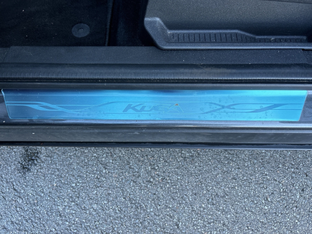 Fahrzeugabbildung Ford Kuga 1.5 EcoBoost Titanium 4x2 SHZ Bluetooth PDC