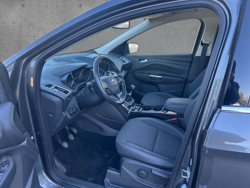 Fahrzeugabbildung Ford Kuga 1.5 EcoBoost Titanium 4x2 SHZ Bluetooth PDC