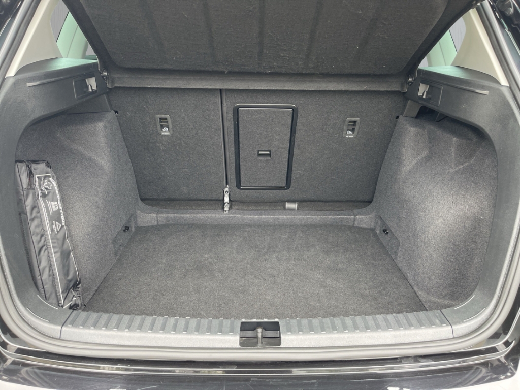Fahrzeugabbildung SEAT Ateca 1.5 TSI FR NAVI ACC LED SHZ Full Link Alcantara