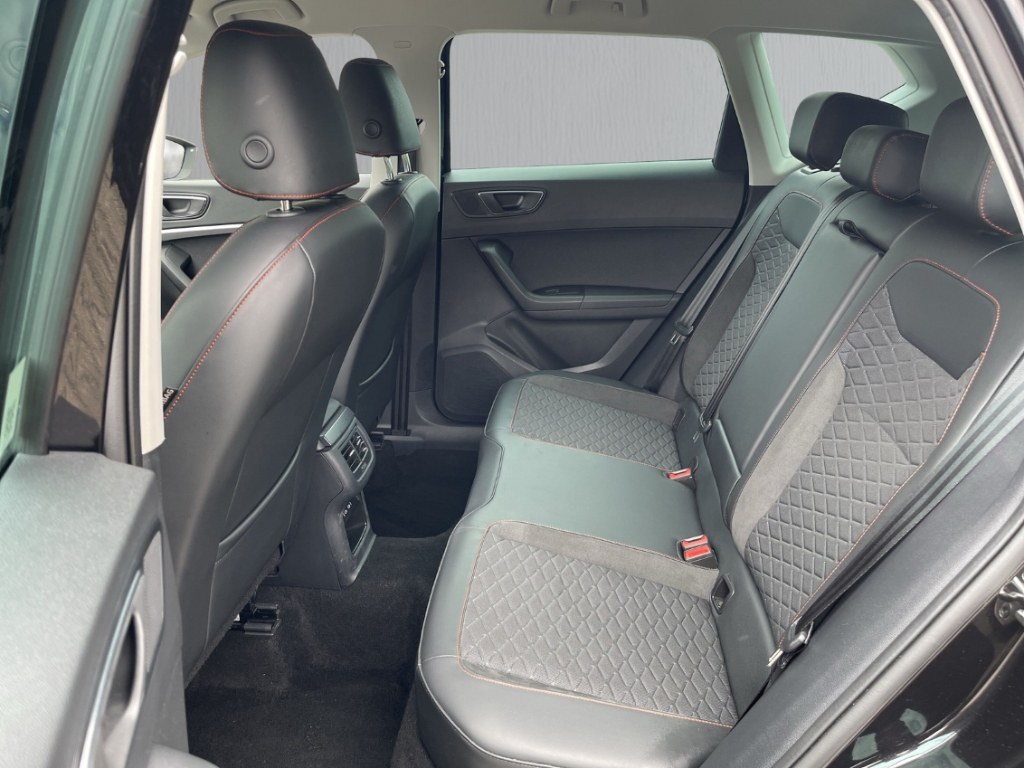 Fahrzeugabbildung SEAT Ateca 1.5 TSI FR NAVI ACC LED SHZ Full Link Alcantara