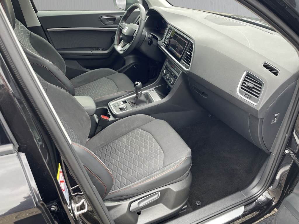 Fahrzeugabbildung SEAT Ateca 1.5 TSI FR NAVI ACC LED SHZ Full Link Alcantara