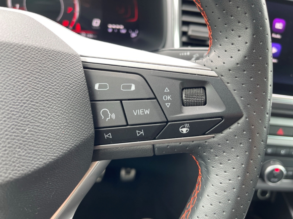 Fahrzeugabbildung SEAT Ateca 1.5 TSI FR NAVI ACC LED SHZ Full Link Alcantara