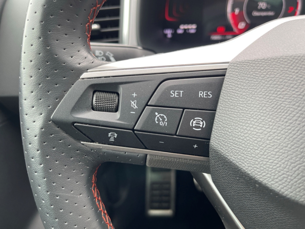 Fahrzeugabbildung SEAT Ateca 1.5 TSI FR NAVI ACC LED SHZ Full Link Alcantara
