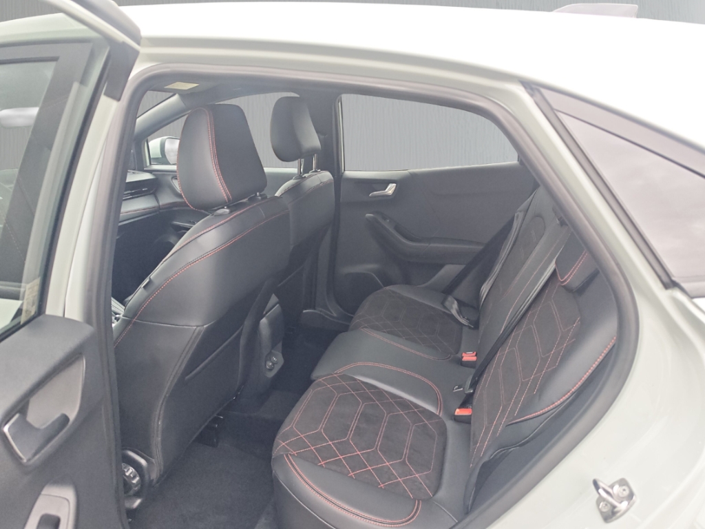 Fahrzeugabbildung Ford Puma 1.0 EB Hybr ST-LineX Matrix elHK Winter GJR