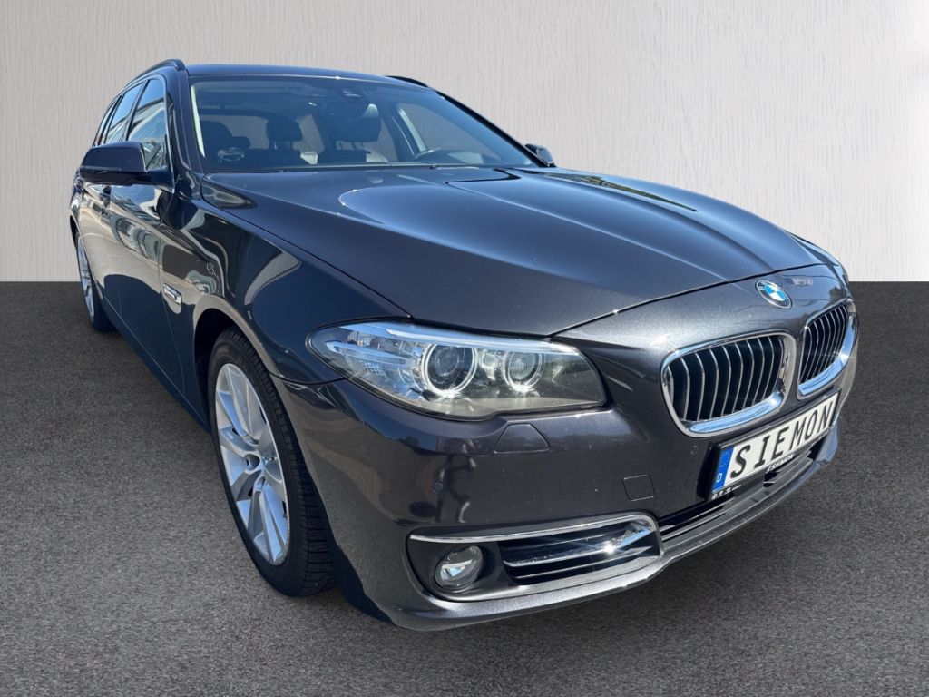 Fahrzeugabbildung BMW 530 d touring xDrive HUD StandHZG El. Panodach Navi Leder