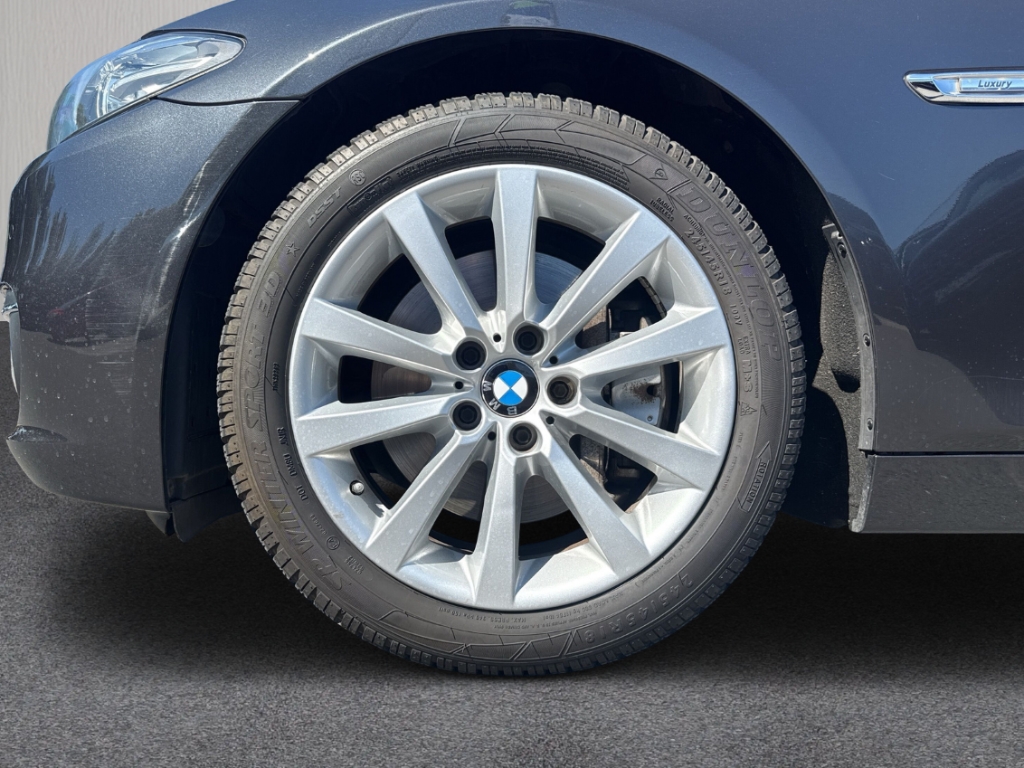 Fahrzeugabbildung BMW 530 d touring xDrive HUD StandHZG El. Panodach Navi Leder