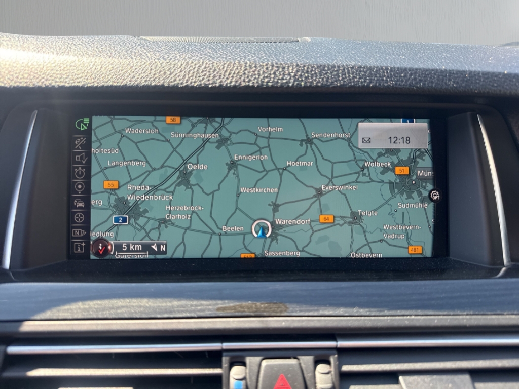 Fahrzeugabbildung BMW 530 d touring xDrive HUD StandHZG El. Panodach Navi Leder