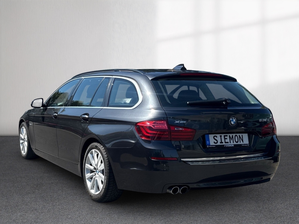 Fahrzeugabbildung BMW 530 d touring xDrive HUD StandHZG El. Panodach Navi Leder