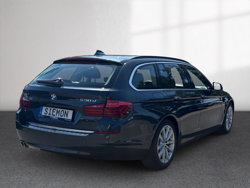 Fahrzeugabbildung BMW 530 d touring xDrive HUD StandHZG El. Panodach Navi Leder