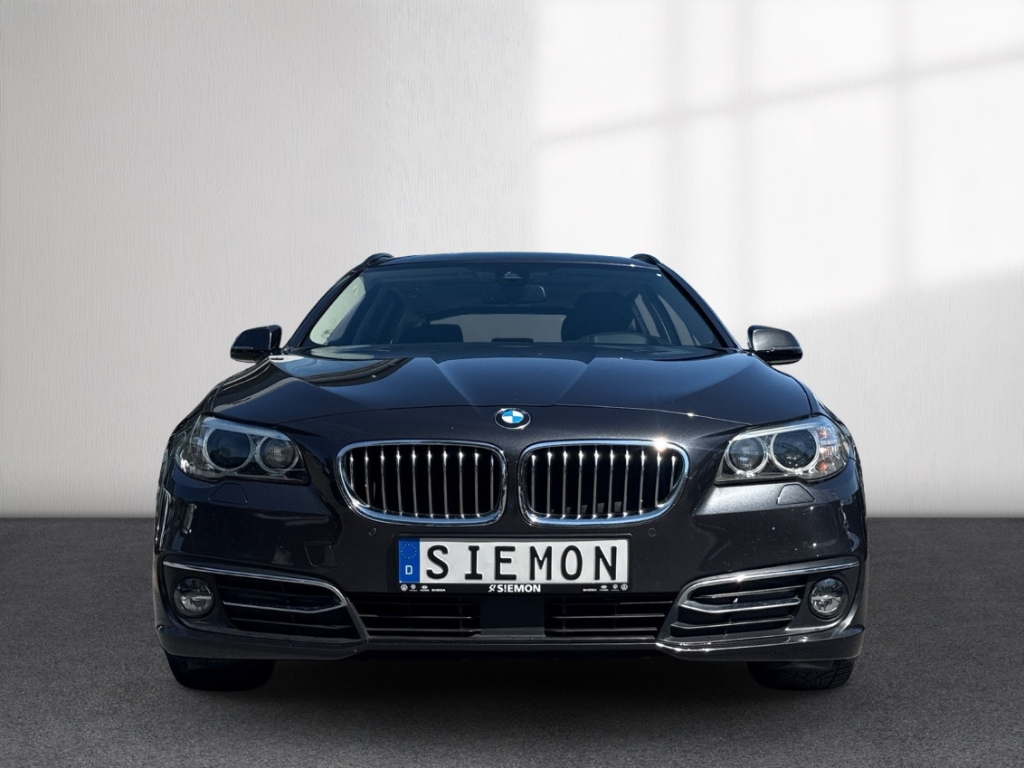 Fahrzeugabbildung BMW 530 d touring xDrive HUD StandHZG El. Panodach Navi Leder