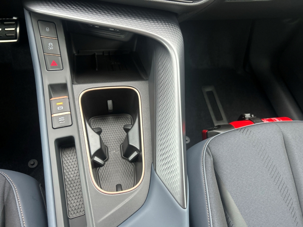 Fahrzeugabbildung CUPRA Terramar eTSI 1.5 TSI DSG AHK Winter eHK ACC SHZ
