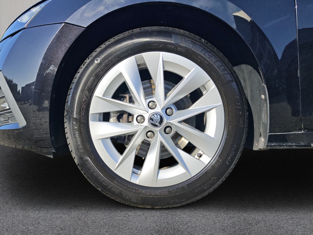 Fahrzeugabbildung SKODA Octavia Combi TDI DSG Style AHK LED PDC SHZ Navi
