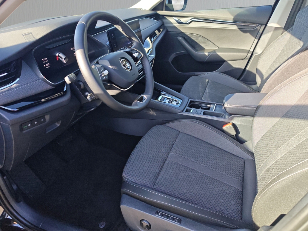 Fahrzeugabbildung SKODA Octavia Combi TDI DSG Style AHK LED PDC SHZ Navi