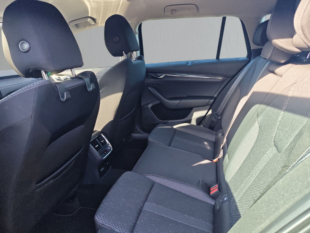 Fahrzeugabbildung SKODA Octavia Combi TDI DSG Style AHK LED PDC SHZ Navi