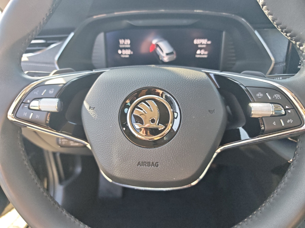 Fahrzeugabbildung SKODA Octavia Combi TDI DSG Style AHK LED PDC SHZ Navi