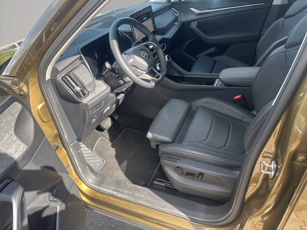 Fahrzeugabbildung SKODA Kodiaq 1.5 TSI iV 150 kW Selection IV PLUG-IN ACC SHZ Leder AHK Kamera CarPlay PDC v+h