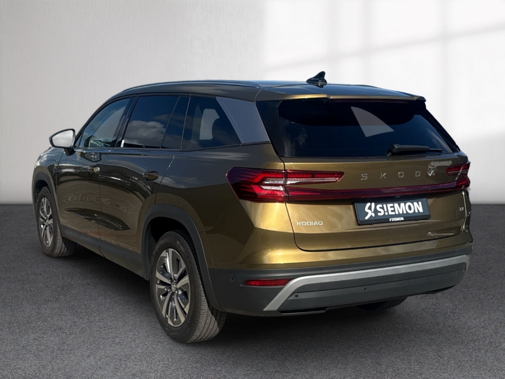 Fahrzeugabbildung SKODA Kodiaq 1.5 TSI iV 150 kW Selection IV PLUG-IN ACC SHZ Leder AHK Kamera CarPlay PDC v+h