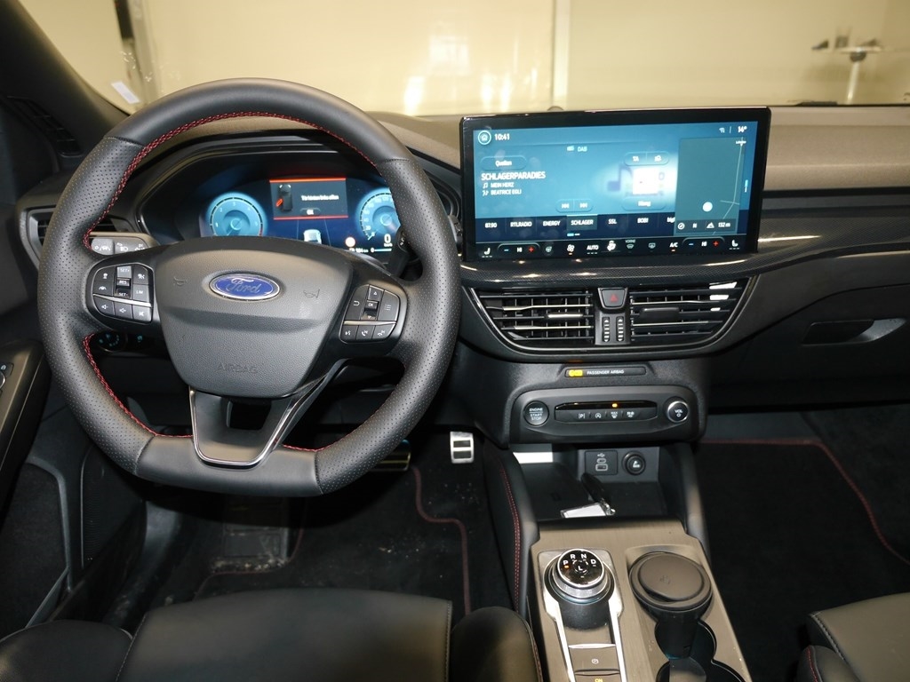 Fahrzeugabbildung Ford Focus Turn. 1.5 ST-Line X Auto. Pano B&O HeadUp