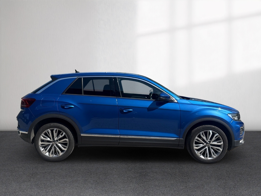 Fahrzeugabbildung Volkswagen T-Roc 1.5 TSI Sport LED PDC SHZ DigiCock LightAs Sport ACC Apple CarPlay Android Auto