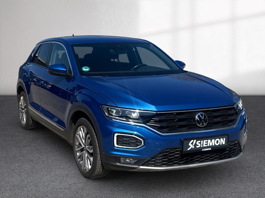 Fahrzeugabbildung Volkswagen T-Roc 1.5 TSI Sport LED PDC SHZ DigiCock LightAs Sport ACC Apple CarPlay Android Auto
