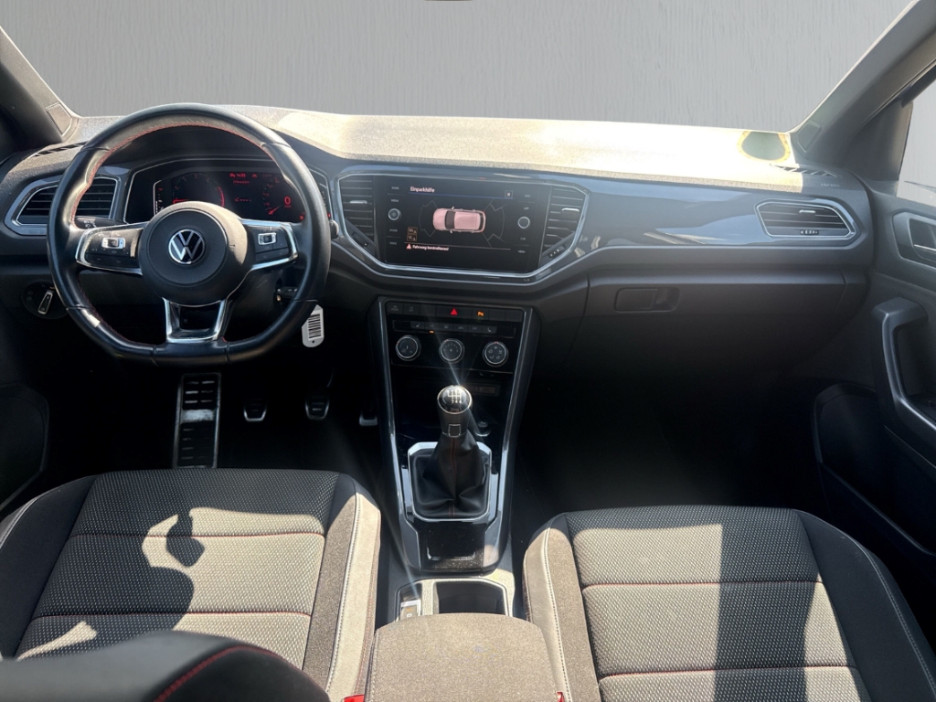 Fahrzeugabbildung Volkswagen T-Roc 1.5 TSI Sport LED PDC SHZ DigiCock LightAs Sport ACC Apple CarPlay Android Auto
