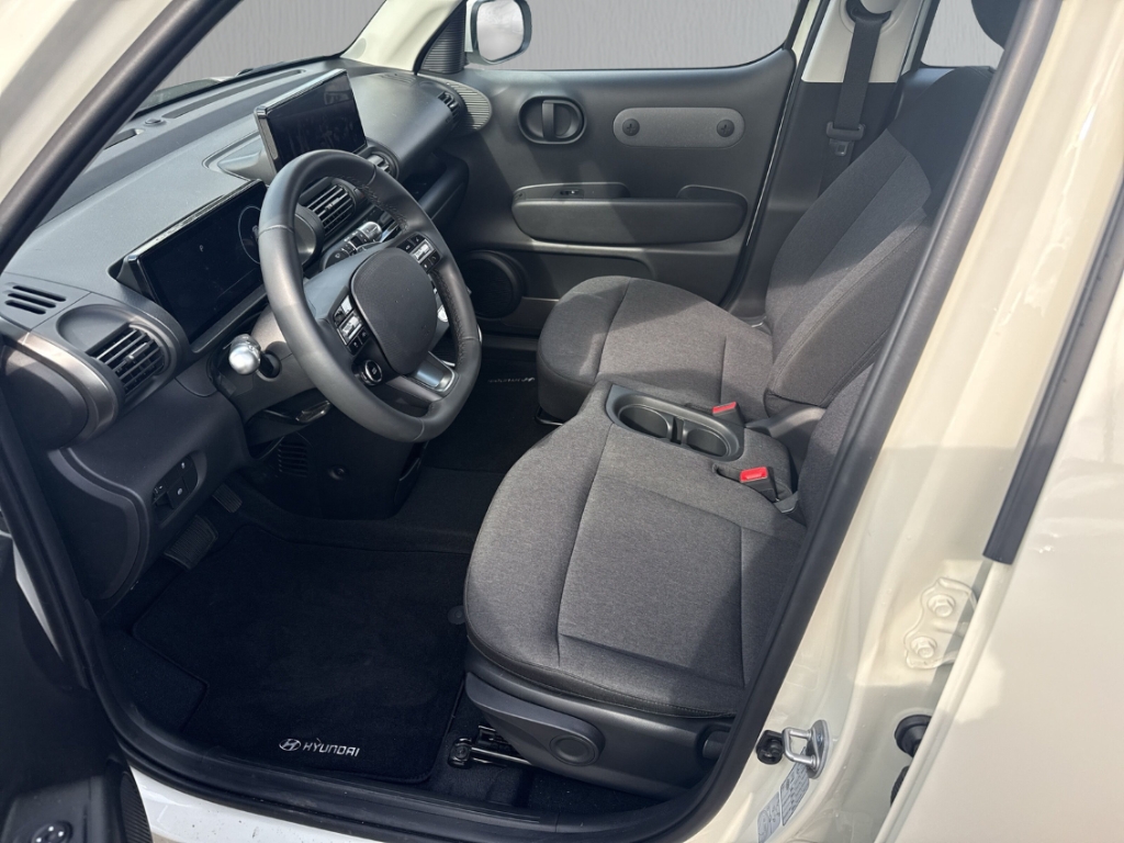 Fahrzeugabbildung Hyundai INSTER SELECT 42 kWh ACC KeyLess Navi Klima R-Kam