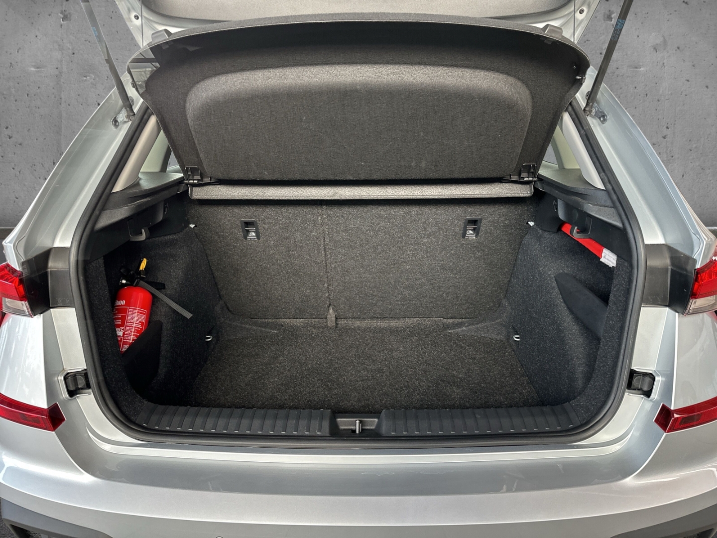 Fahrzeugabbildung SKODA Kamiq Selection 1.0 TSI DSG LED VC SHZ PDC Alu A