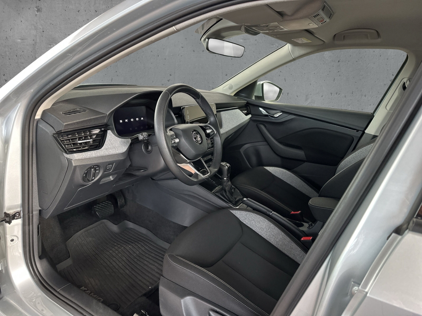Fahrzeugabbildung SKODA Kamiq Selection 1.0 TSI DSG LED VC SHZ PDC Alu A