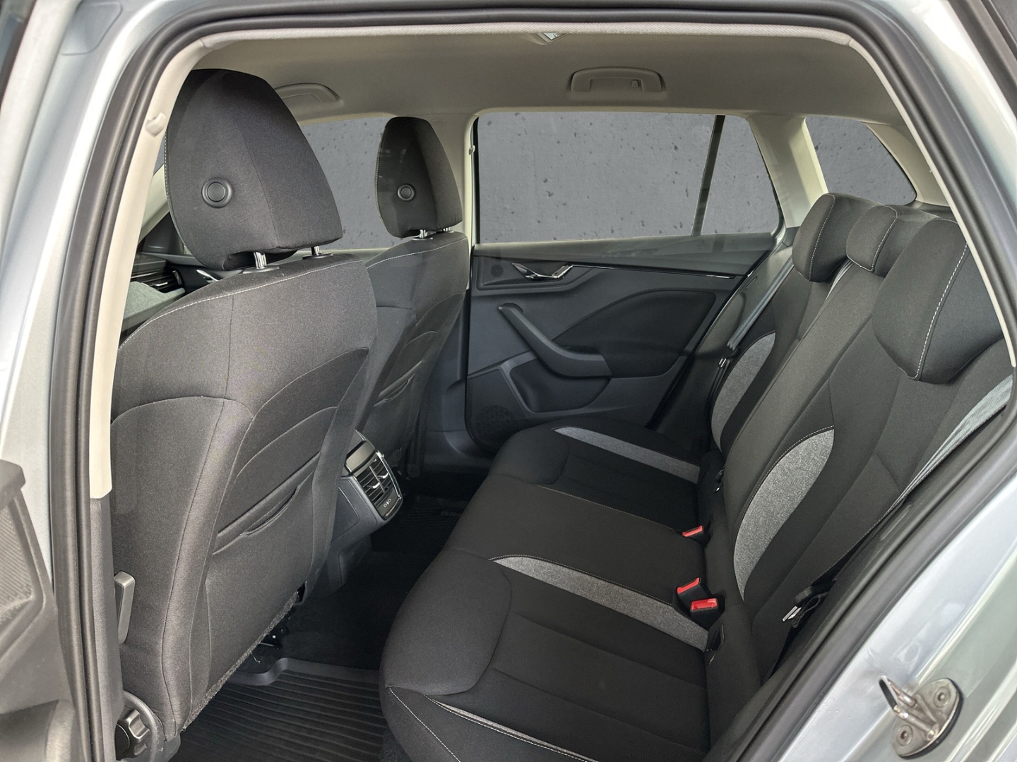 Fahrzeugabbildung SKODA Kamiq Selection 1.0 TSI DSG LED VC SHZ PDC Alu A