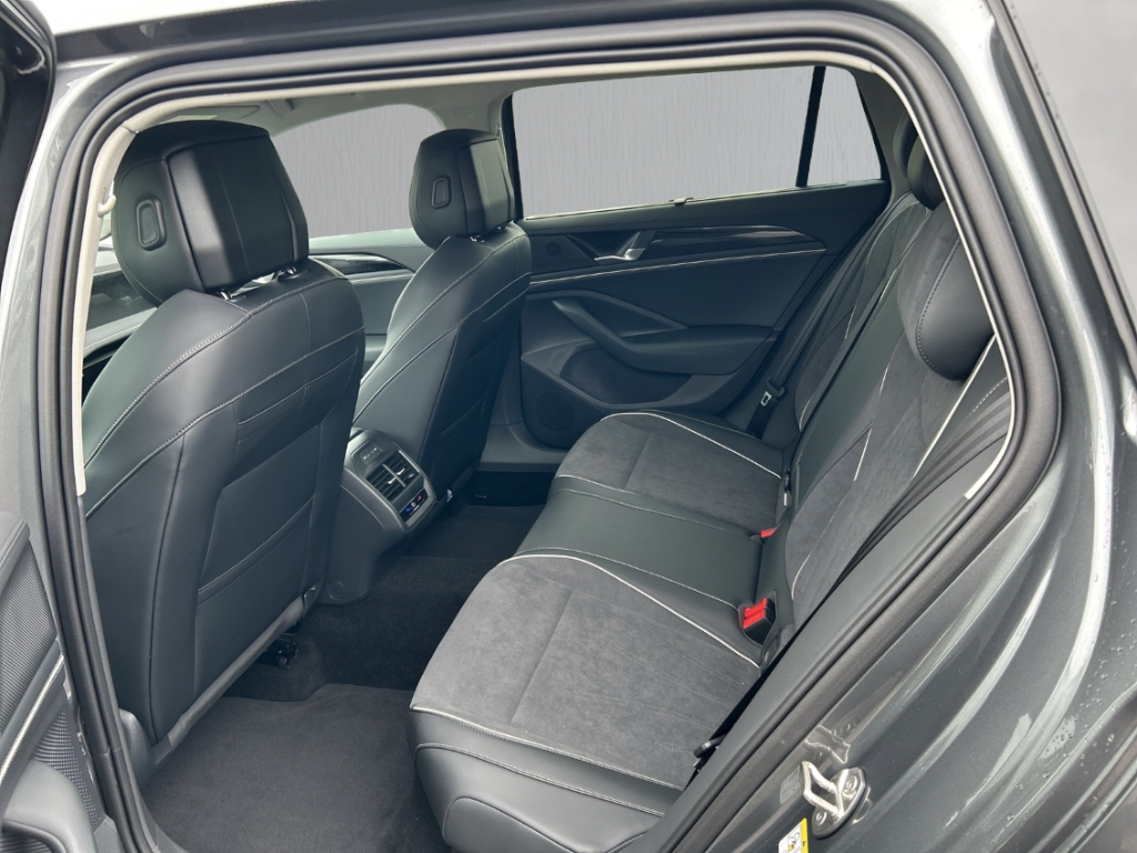 Fahrzeugabbildung Volkswagen Passat Variant 2.0 TDI DSG Business AHK NAVI