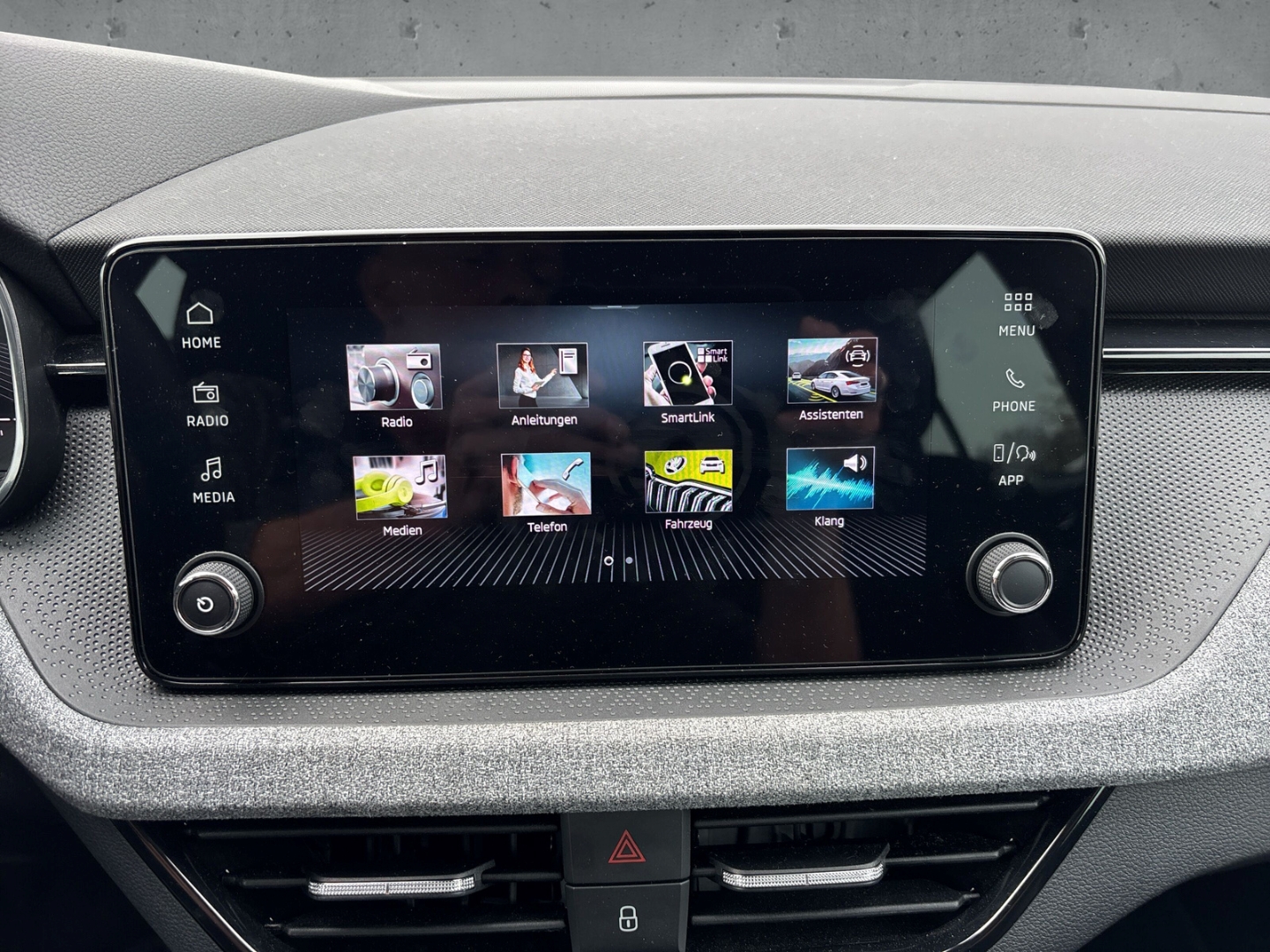 Fahrzeugabbildung SKODA Kamiq 1.0 TSI DSG Selection LED Alu PDC Kamera T