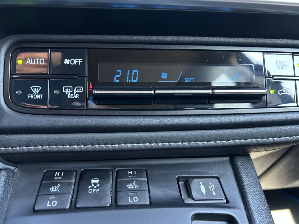 Fahrzeugabbildung Toyota Auris Touring Sports 1.8 HEV Edition SHZ RKam BT GRA Allwetter