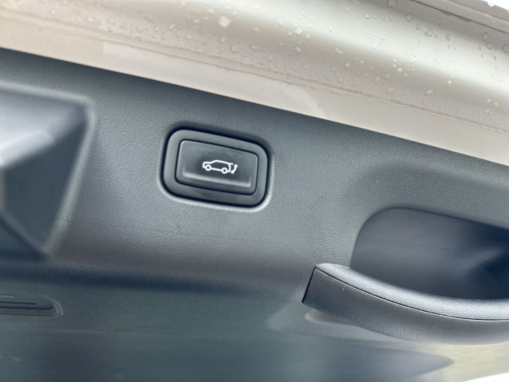 Fahrzeugabbildung Hyundai KONA SX2 1.6 T-GDI DCT 2WD N-LINE Glasschiebedach BOSE Navi Digitales Cockpit