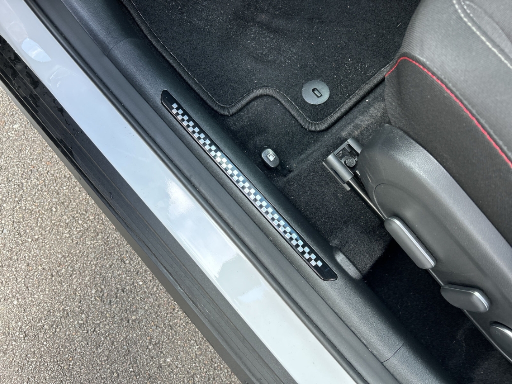Fahrzeugabbildung Hyundai KONA SX2 1.6 T-GDI DCT 2WD N-LINE Glasschiebedach BOSE Navi Digitales Cockpit