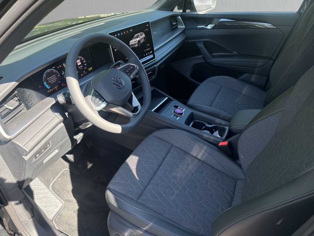 Fahrzeugabbildung Volkswagen Tayron 2.0 TDI DSG Life Dark-Design LED AHK LM18