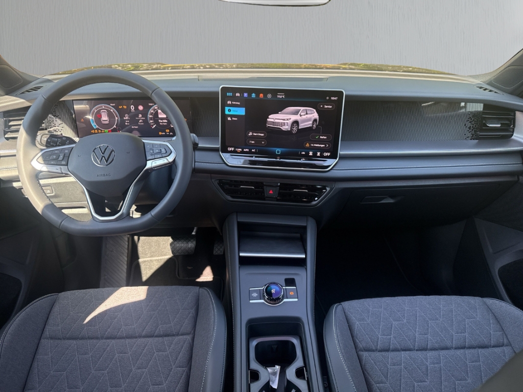 Fahrzeugabbildung Volkswagen Tayron 2.0 TDI DSG Life Dark-Design LED AHK LM18