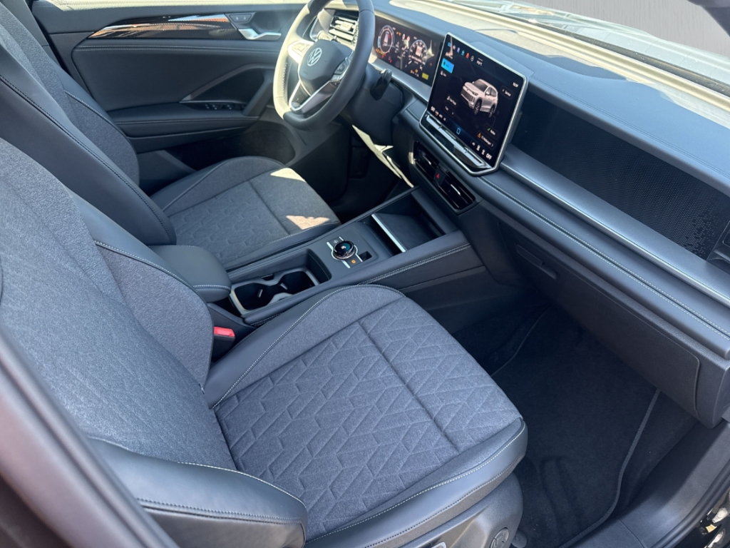 Fahrzeugabbildung Volkswagen Tayron 2.0 TDI DSG Life Dark-Design LED AHK LM18