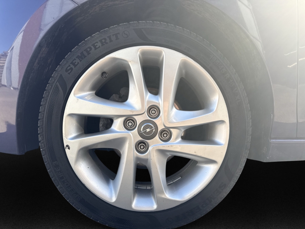 Fahrzeugabbildung Opel Karl 1.0 Exklusive Klima GRA PDC SHZ Bluetooth