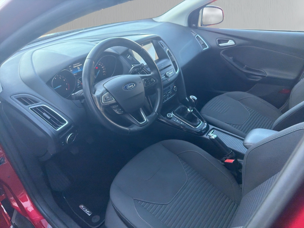 Fahrzeugabbildung Ford Focus Turnier Titanium 1.5 eB Titanium BiXen Navi Temp SHZ LHZ
