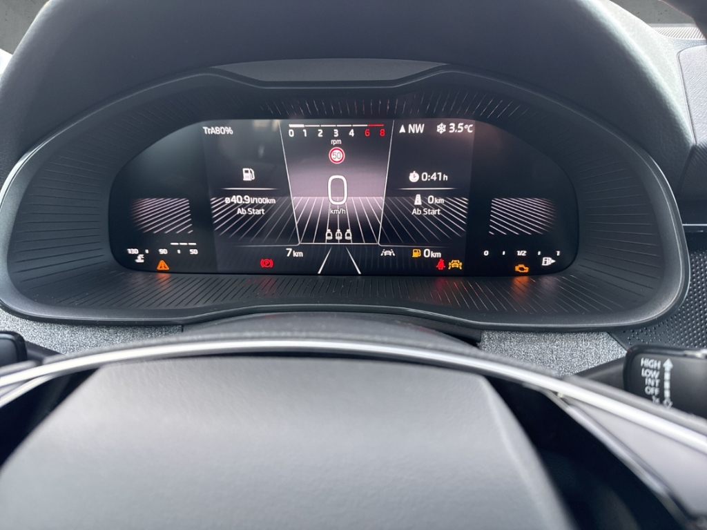 Fahrzeugabbildung SKODA Kamiq 1.0 TSI SELECTION LED SHZ Temp PDC Klima