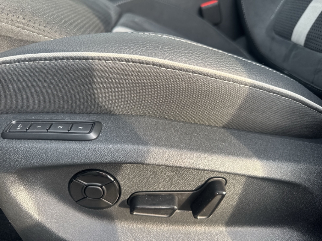 Fahrzeugabbildung SKODA Kodiaq TDI DSG Sportline Pano MatrLED Canton Kam